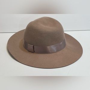 NORDSTROM Accessories /Nordstrom Wool Fedora Hat Color Tan  🎩 ONE SIZE 🎁🎈